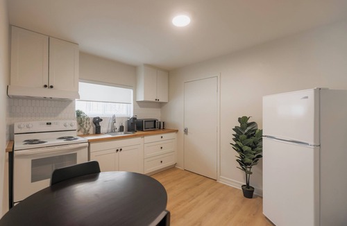 Longueuil Apartment | Renovated studio + parking | Longueuil