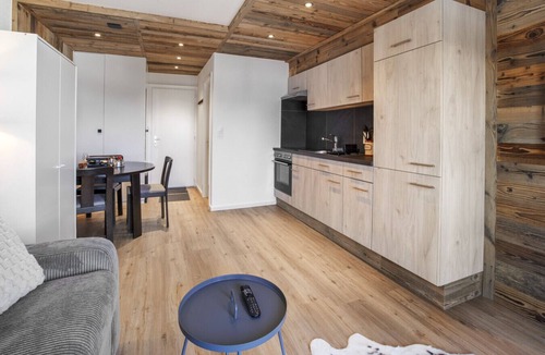 Vex Apartment | Renovated studio with mountain views