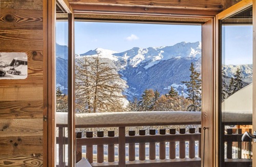 Vex Apartment | Renovated studio with mountain views