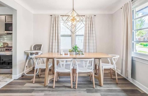 St. Louis House | Renovated Stylish Home Central New Furnishings