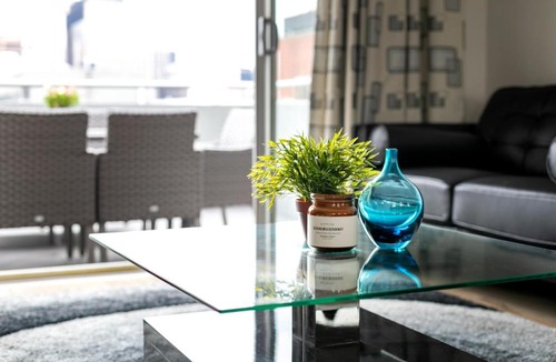 Collingwood Villa | Renovated - super spacious - walk to CBD