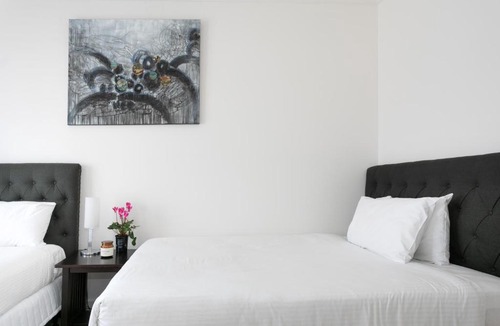 Collingwood Villa | Renovated - super spacious - walk to CBD