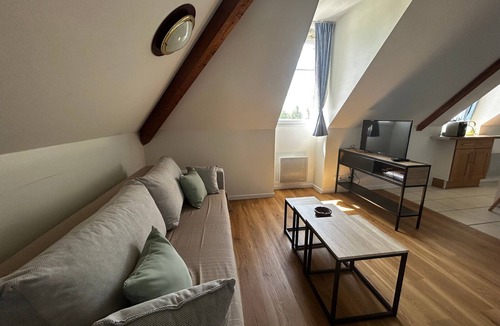 La Roche-Posay Apartment | Renovated T2 with heated pool near Connétable Spa, parking and WIFI