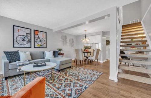 Decatur House | Renovated townhome on bike path includes bikes