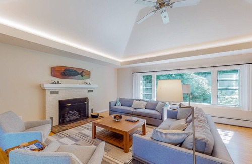 Boothbay Harbor House | Renovated Juniper Point gem with wraparound deck & Westerly water views