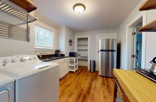 Hunnewell Hill Apartment | Renovated, Victorian, InUnit Laundry, Kitchenette