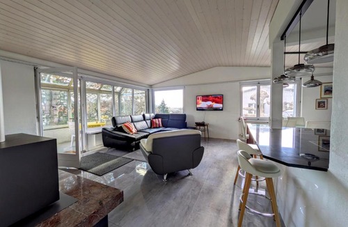 La Neuveville Villa | Renovated Villa with HotTub