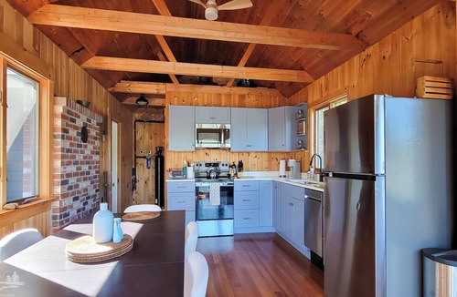 Isle of Springs House | Renovated Westport Island Retreat: 180° Water Views, Shared Dock & Dog Friendly!