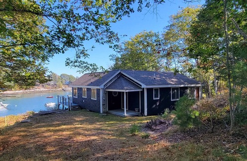 Isle of Springs House | Renovated Westport Island Retreat: 180° Water Views, Shared Dock & Dog Friendly!