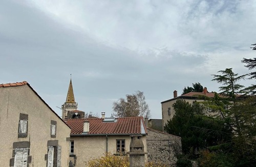 Orcet House | Renovated workshop in the heart of a village, close to the Volcans d'Auvergne!