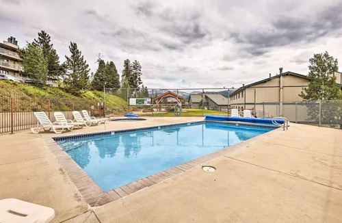 Fraser Condo | Renovated yet cozy, 2-bed/2-bath condo, with Winter Park mountain views
