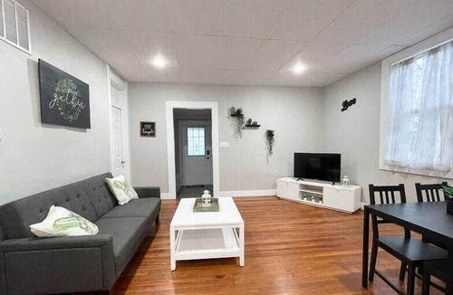 Franklin House | Rent 2 Neighboring Homes, Sleeps 13!