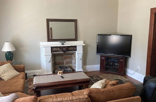 Middletown Condo | Rent A Room In This Spacious Victorian