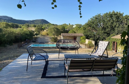 Fons-sur-Lussan House | Rent house in charming village - sleeps 11 - Uzès (30)
