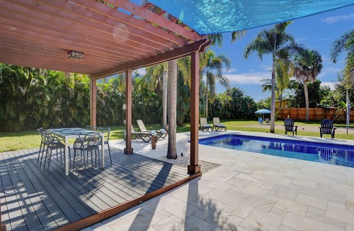 Central Business District House | RENT LUXE 5 STAR HEATED POOL + OVERSIZED PRIVATE BEACH SAND VOLLEYBALL COURT!