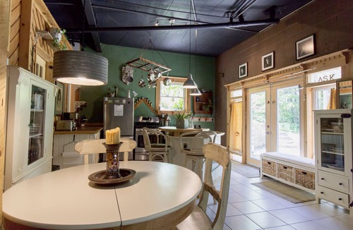 Bancroft Apartment | Rent-n-relax Oasis