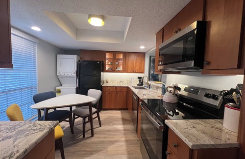 Palm Valley House | Rent or stay longer, Playtheyards.com, beach & dining get away!