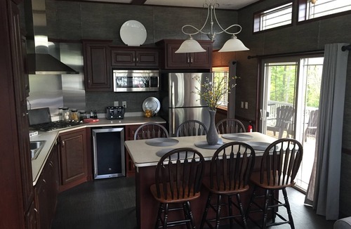 Spanish Cottage | RENT OUR LUXURIOUS PARK MODEL COTTAGE