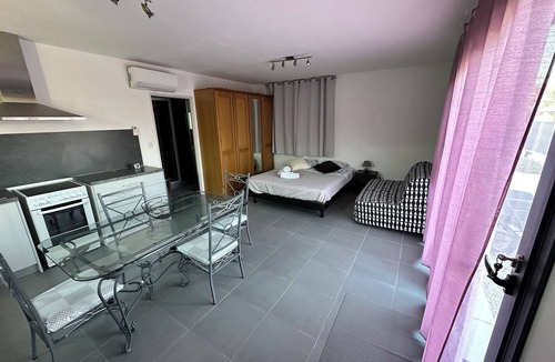 La Crau Apartment | Rental air-conditioned studio var
