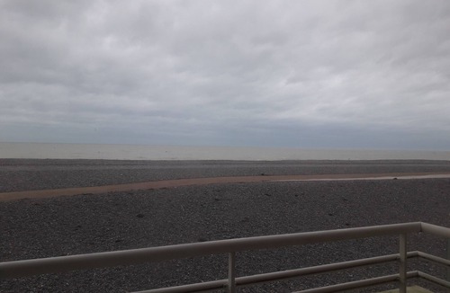 Cayeux-sur-Mer Apartment | Rental apartment facing the sea (Cayeux-sur-Mer) Baie de Somme