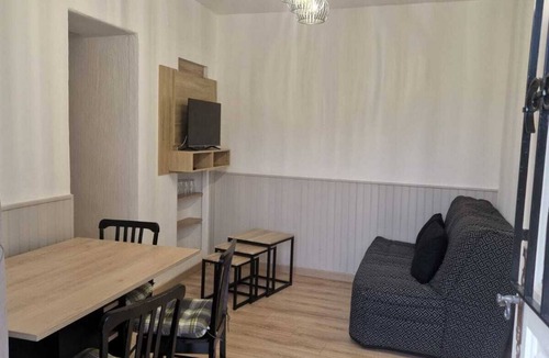 Reynes Apartment | Rental apartment near CERET