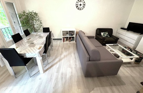 Sarrians Cottage | Rental & Gîte