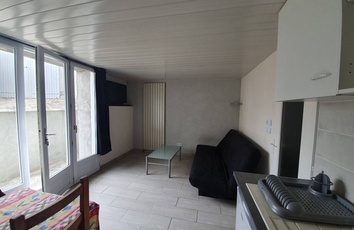 Brem Sur Mer Apartment | Rental T1 30m2 with Terrace in Brem Sur Mer: 2km from the beach