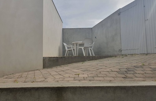 Brem Sur Mer Apartment | Rental T1 30m2 with Terrace in Brem Sur Mer: 2km from the beach