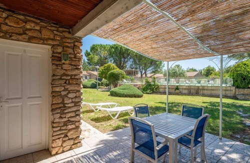 L'Isle-sur-la-Sorgue House | Rental with pool in a quiet setting