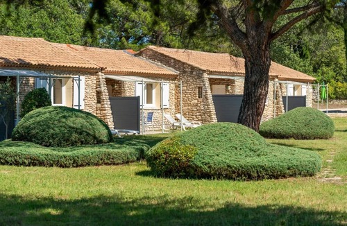 L'Isle-sur-la-Sorgue House | Rental with pool in a quiet setting