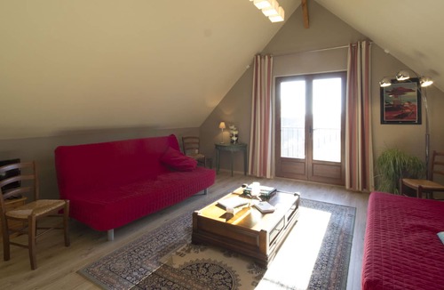 Saint-Eloi-de-Fourques Cottage | rents a cottage in the Manor Park Hermos