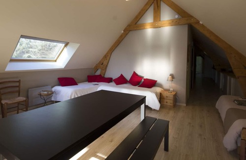 Saint-Eloi-de-Fourques Cottage | rents a cottage in the Manor Park Hermos