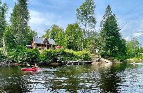 Saint-Alexis-des-Monts Ski Chalet | Repère de la Rivière -Bord de l'eau- Activités nautiques - Motoneige