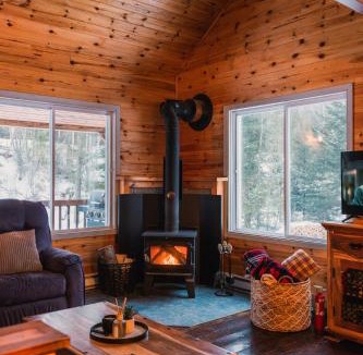 Saint-Alexis-des-Monts Ski Chalet | Repère de la Rivière -Bord de l'eau- Activités nautiques - Motoneige