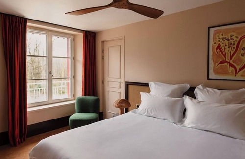 La Ville-aux-Clercs Hotel | Repere Sauvage