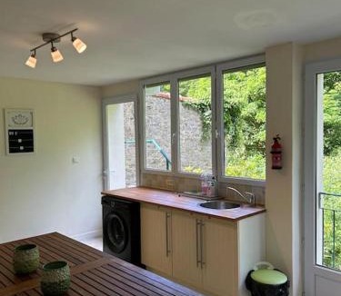 Huelgoat House | repos en forêt