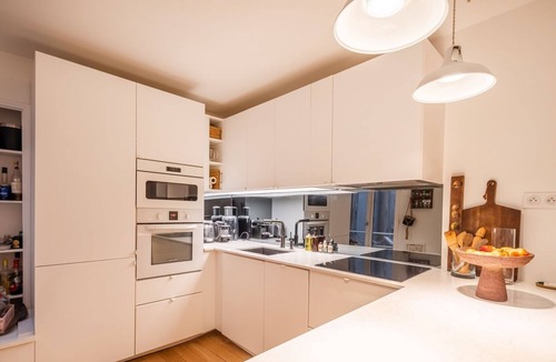 Quartier de la Folie-Mericourt Apartment | Republique Marais Charm