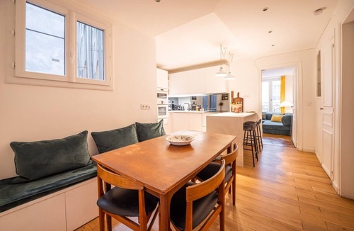 Quartier de la Folie-Mericourt Apartment | Republique Marais Charm