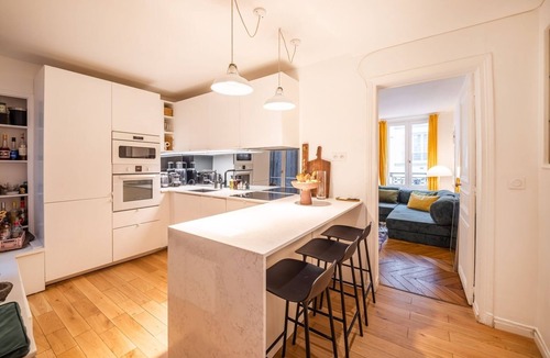 Quartier de la Folie-Mericourt Apartment | Republique Marais Charm