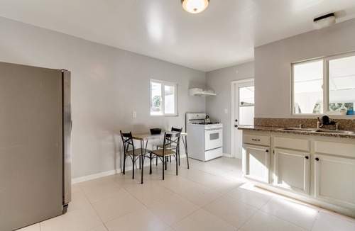 Reseda House | Reseda Large Home