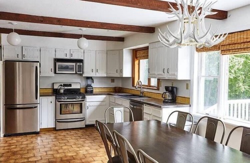 Town of Colchester Cabin | Reservoir House - Stylish and Peaceful in Roscoe
