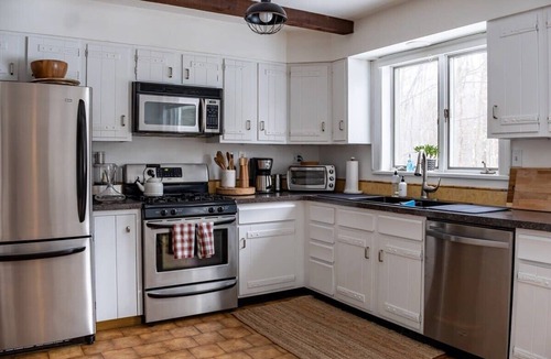 Town of Colchester Cabin | Reservoir House - Stylish and Peaceful in Roscoe