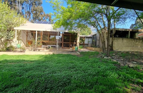 Strathdale House | Reservoir`s Edge - Spacious Architectural Delight