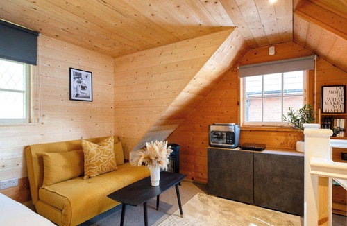 Leicester Apartment | Reservoir View Summar