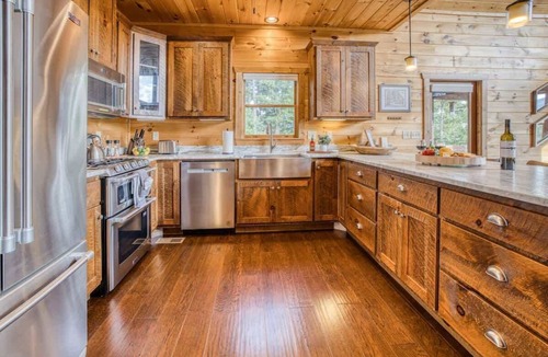 Aska Cabin | Reset Ridge - Mountain view, hot tub, fire pit