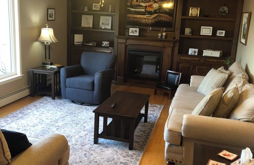 Digby House | RESIDENCE@151n3-bedroom home in captivating Digby Town, WiFi, AC, Streaming.
