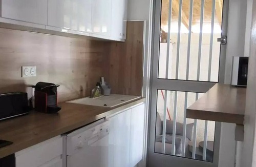 Sainte-Marie-la-Mer Villa | Residence 6avmed11-ste Marie - Single villa direct access to beach and shops 6AVMED11