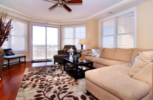 Diamond Beach Apartment | Residence 810 At The Grand