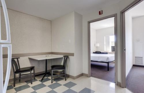 Glendale Hotel | Residence & Conference Centre - Niagara-on-the-Lake