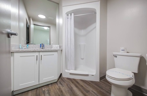 Fletchers Creek South Hotel | Residence & Conference Centre - Brampton
